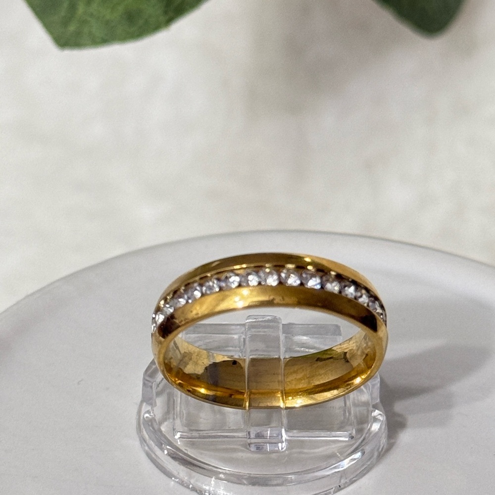 Unisex Band Rhinestone Ring Made Of Stainless Steel (Various Sizes) - Picture 8 of 13